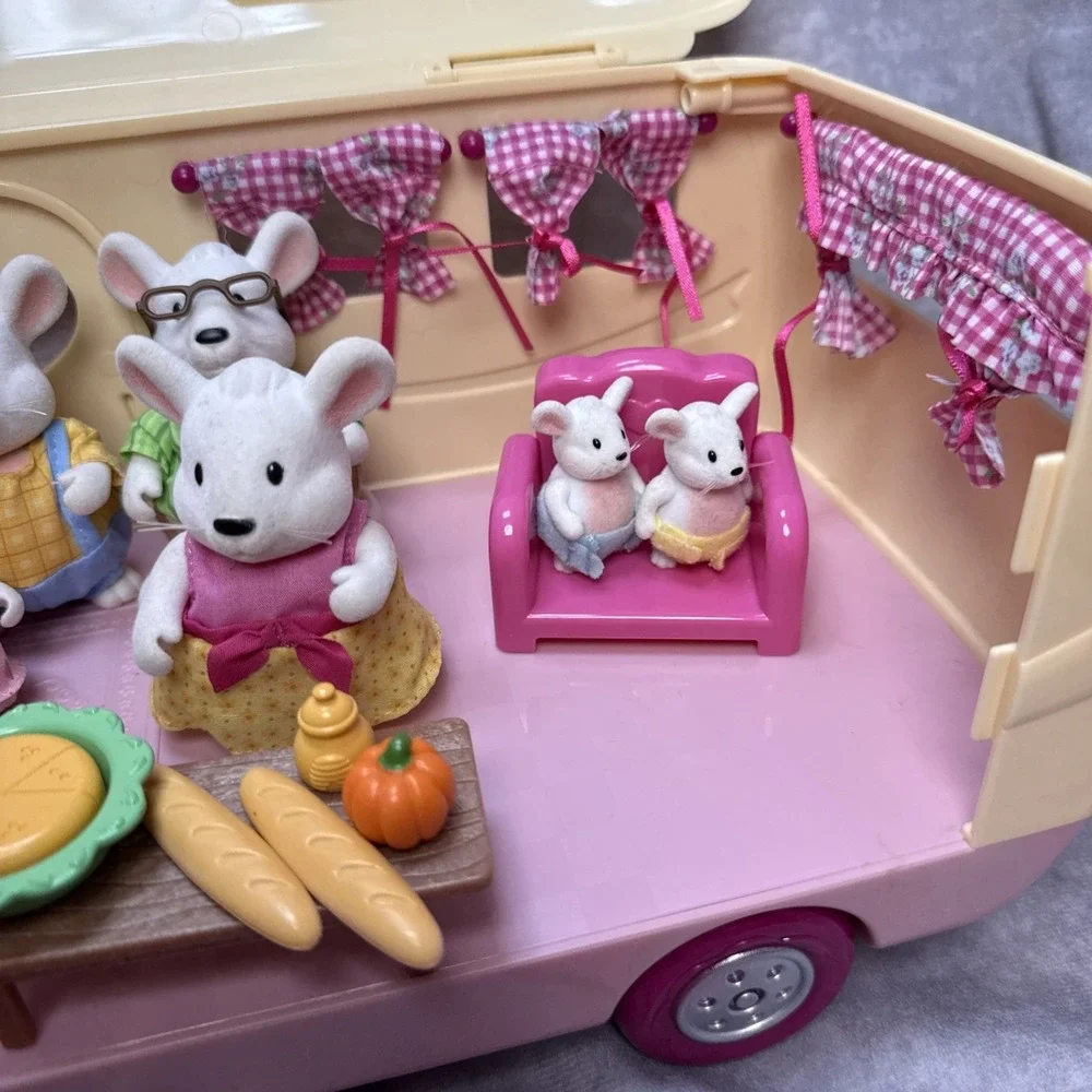 Lil Woodzeez Happy Camper Calico Critters Travel Trailer Jeep Car Pink Figures